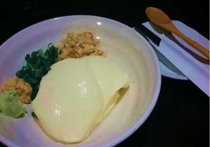 寄せ豆腐の冷やっこ